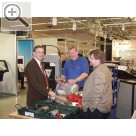 Rückblick auf die NORDAUTO 2004 Ingo Gajewski, Geschftsfhrer der EquiTool GmbH, zu Besuch am Stand von PV Autoteile.  