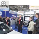 IHM Internationale Handwerksmesse 2005. Auf der Sonderschau des Kfz-Gewerbes. Jan Borcherding, BMW Group, erklrt Aufbau und Funktion des KDS (Kinematic Diagnostic Systems)  