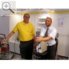 61. Internationalen Automobil-Ausstellung IAA Frankfurt 2005 Dirk Goldgrabe (li), Geschftsfhrer von ELEKTRON, und Peter Hhl, seit knapp vier Wochen in der Vertriebsmannschaft von ELEKTRON.  