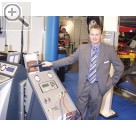WerkstattWest 2005 Rainer Pabst von GAT Werkstatteinrichtungen infomierte die Besucher ber die Details der TEXA Klimaservicegerte.  