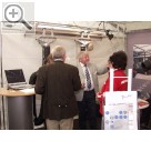 Hausmesse NEIMCKE 2005 in Mühldorf am Inn Rainer Teichert (mi.), Geschftsfhrer Heinz Fischer Absaugtechnik, hat die Produktlinien des Hauses berarbeitet.  