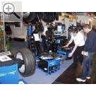 AMITEC 2006 in Leipzig Die Wuchtmaschinen und Montiermaschinen von Hofmann Werkstatt-Technik wecken immer das Interesse der Besucher.  