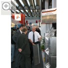 Automechanika 2006 in Frankfurt/Main Herrmann Lmmen (re.) Geschftsfhrer der Herrmann Lmmen GmbH, lt die Fachleute auch gern hinter die Kulissen schauen. Lmatic 