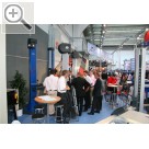 Automechanika 2006 in Frankfurt/Main Die MAHA Handelspartner werden mit den Neuheiten zur Automechanika 2006 vertraut gemacht. Unter anderem mit der neuen 5t Zweisulen-Hebebhne. Maha 