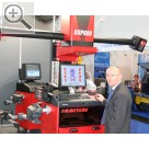 I.H.M. Internationale Handwerksmesse München Martin Adams, Geschftsfhrer HUNTER Deutschland, am 3D Achsmessgert DSP 600.  