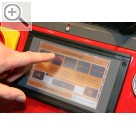 I.H.M. Internationale Handwerksmesse München Die Trafozangen-Punktschweimaschine von TECNA wird ber einen Touchscreen gesteuert.  Schweisstechnik - Punktschweissen