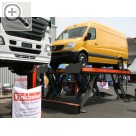 autopromotec 2007 Bologna Die LKW-Scherenbhne von Finkbeiner ist patentiert.  Hebebhnen LKW - berflur - Radgreiferanlagen