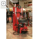 IHM Internationale Handwerksmesse 2008 Nur selten hatte man einen freien Blick auf die AIKIDO, dem Topmodell der Reifenmontiermaschinen von STAHLGRUBER.  