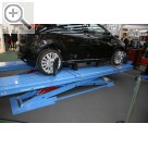 Automechanika 2008 Passend fr die Achsvermessung gibt es bei HOFMANN die Scherenbhne servicelift 4000-2.  