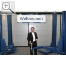 Wessels + Müller Werkstattmesse 2009 Mit seiner hydraulischen 6 Tonnen NUSSBAUM Zweisulenbhne hatte Jrgen Meier Premiere auf der WM Werkstattmesse 2009.  