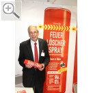 STAHLGRUBER Leistungsschau Nürnberg 2010 Schnelle, unkomplizierte und relativ preiswerte Sicherheit in der Werkstatt und im Bro - Feuer-Lscher-Spray von Prymos. Wolf Teichmann kmmert sich speziell um den Bereich Automotive bei Prymos.  