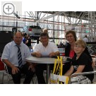 autopromotec 2011 in Bologna Robert Kern (mi.), Verkaufsleiter CELETTE Deutschland mit Familie Niedermair, dem CELETTE Vertriebspartner aus Mnchen.  