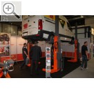 Wessels + Müller Werkstattmesse 2011 Berlin LKW Hebetechnik von FINKBEINER. Die mobile Radgreiferanlage der Baureihe EHB mit 7.5 Tonnen Traglast pro Hubsule.    