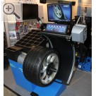 Impressionen von der CARAT Leistungsmesse 2011 HOFMANN geodyna optima 2 Reifendiagnose- und Wuchmaschine fr den High Performance Reifen- und Fahrwerkservice.  