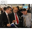 COPARTS Profi Service Tage 2011 Steffan Laufer (li.) RAVAGLIOLI, Walter Gromller (mi.) GS WITTICH und Fachbesucher.  