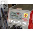 Auf dem Messestand der CELETTE Vertriebs GmbH zur IAA 2003 in Frankfurt / Main Die Bedieneinheit der Punktschweissmaschine SCORPION 2400R von CELETTE.  Celette France 