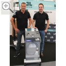 Wessels + Müller Werkstattmesse 2014 FMO Dirk Stier (li.) und Patrick Raab an dem brandneuen mobilen AdBlue® Befllgert.  