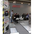 Automechanika Frankfurt 2014 SHERPA auf der Automechanika 2014 - die Plattenprftande messen die Prfgeschwindigkeit mit einer Radarmessung, die zum Patent angemeldet ist. Sherpa 