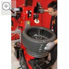 Automechanika Frankfurt 2014 Neu auf der Automechanika 2014 - die CORGHI Reifenmontiermaschine UNIFORMITY gibt dem Profi ein komplettes ber die der Rad-Reifen-Kombination. Corghi 