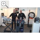 Wessels+Müller Werkstattmesse 2015 FMO GL Technics auf der Wessels+Mller Werkstattmesse 2015 - Holger Henzler (re.) und Patrick Raab an dem Automatikgetriebe Servicegert.  