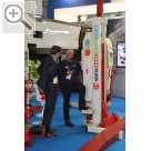 Autopromotec 2017 in Bologna. Alftred Kooi, an der StertilKoni Earthlift Radgreiferanlage für LKW und Busse.  