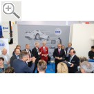 Automechanika Frankfurt 2018 Verabschiedung von Peter Rehberg (re.), Mitglied des ASA Vorstand - Detlef Braun, Geschäftsführer Messe Frankfurt, dankt Peter Rehberg persönlich mit einem Präsent.  