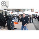 WM Werkstattmesse 2019 in Stuttgart - Teil 2. monochrom - Thomas Henzler, Geschäftsführer GL GmbH, am Radlift.  