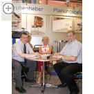 SLIFT Hebezeuge GmbH auf der REIFEN 2004 in Essen. Kam zu Besuch auf den SLIFT Messestand. Johann Dlken (rechts) von Dlken Werkstatt-Technik. Slift 