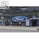 Erffnung der Düsseldorfer Automeile. Die beiden separaten Eingangsbereiche fr FORD und LAND ROVER bei KROYMANS.  