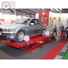 Hunter auf der Automechanika 2004 ber die Reflektoren an den Rdern wird die Fahrwerksgeometrie bildlich erfat. Hunter 