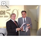 Corghi auf der Automechanika 2004 Wolfgang Eser (re.), Niederlassungsleiter CORGHI + HPA Deutschland, mit Hagen Braune, seinem Hamburger Handelspartner. Corghi 