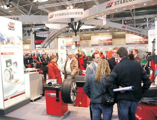 Der STAHLGRUBER Messestand - ein breit gefächertes Informationsforum auf der IHM PROFI 2008.