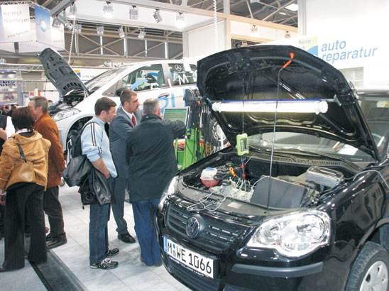 Ein professionelles Diagnose-Center bildet den Mittelpunkt des STAHLGRUBER Messestand